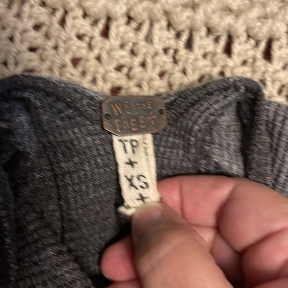 We The Free Kitten Thermal Knit Flare Tank Top women’s Sz‎ XS GRAY distressed - Picture 12 of 14